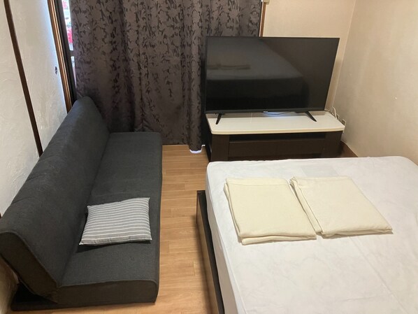 1 bedroom, desk, free WiFi, bed sheets