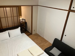 1 dormitorio, escritorio, wifi gratis y ropa de cama