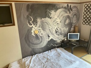 1 dormitorio, escritorio, wifi gratis y ropa de cama