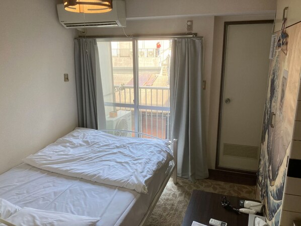1 bedroom, desk, free WiFi, bed sheets