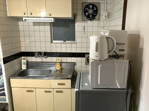 Kühlschrank, Mikrowelle, Wasserkocher