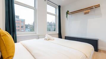2 habitaciones, tabla de planchar con plancha, internet y ropa de cama