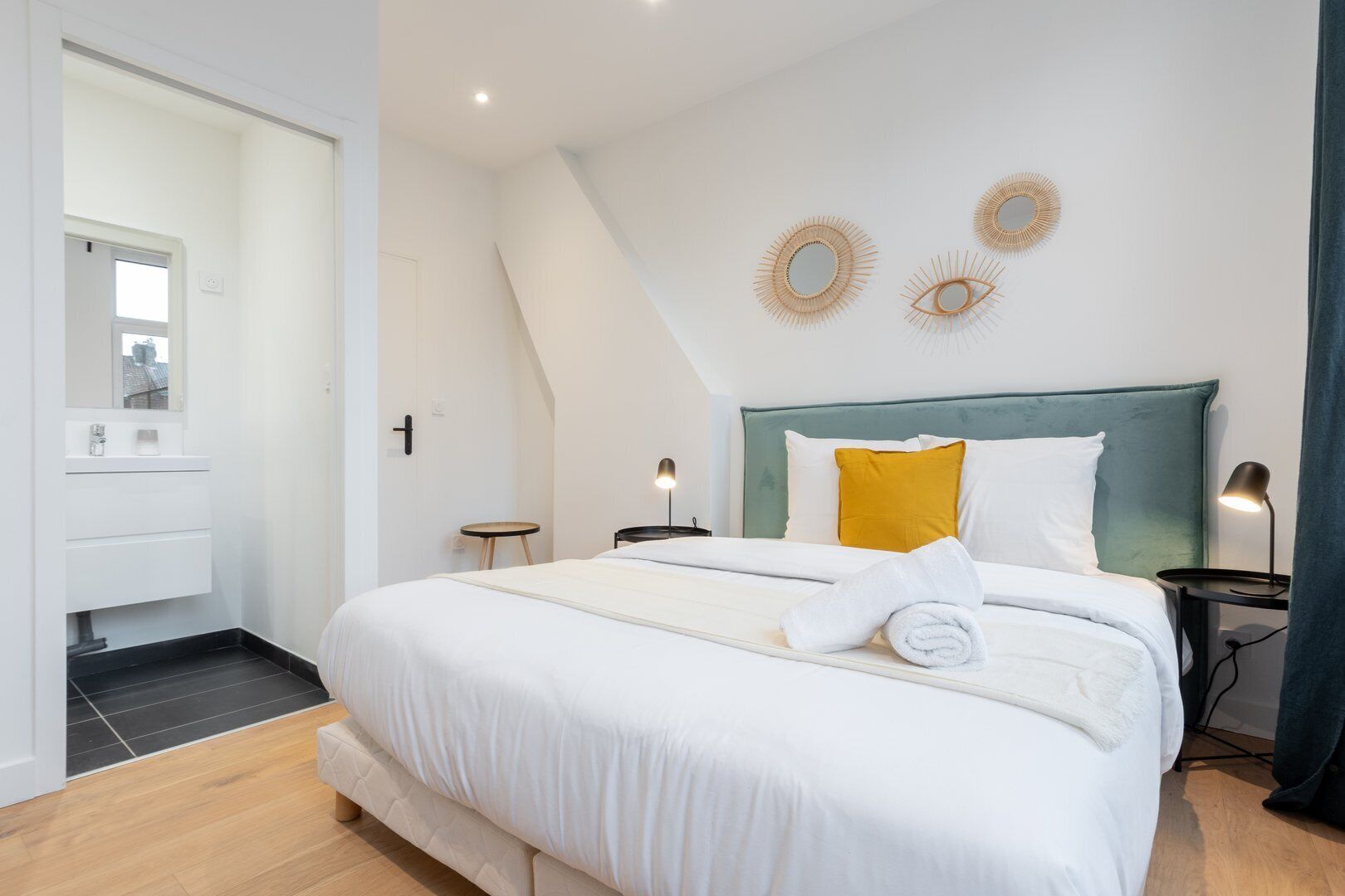 2 chambres, fer et planche à repasser, accès Internet, draps fournis