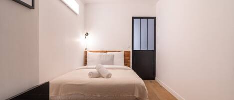 2 chambres, bureau, fer et planche à repasser, accès Internet