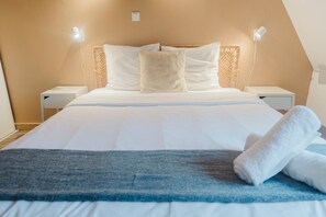 2 bedrooms, desk, iron/ironing board, internet - Vieux Lille: bright, functional apartment (Lille)