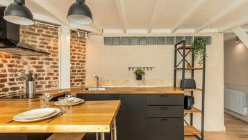 KylskÄp, mikrovÄgsugn, kaffe- och tebryggare och brödrost