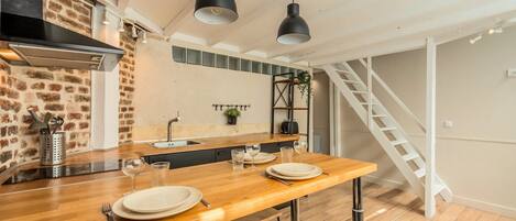 Fridge, microwave, coffee/tea maker, toaster