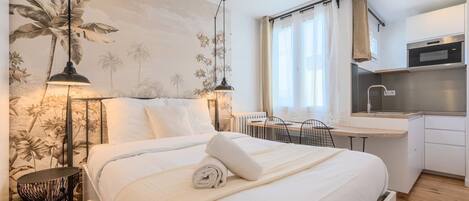 1 bedroom, desk, iron/ironing board, Internet