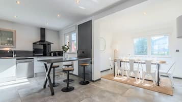 Fridge, microwave, oven, dishwasher