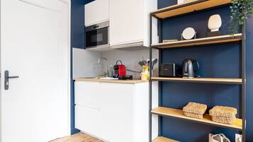 Micro-ondes, cafetière/bouilloire