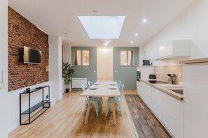 Kylskåp, mikrovågsugn, ugn och diskmaskin