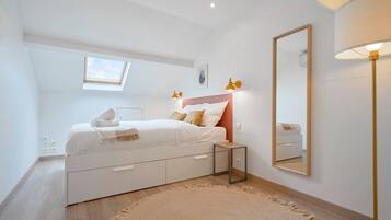 2 slaapkamers, een strijkplank/strijkijzer, internet, beddengoed