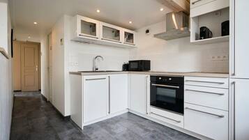 Réfrigérateur, micro-ondes, four, lave-vaisselle