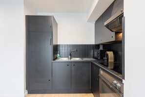 Fridge, microwave, oven, coffee/tea maker