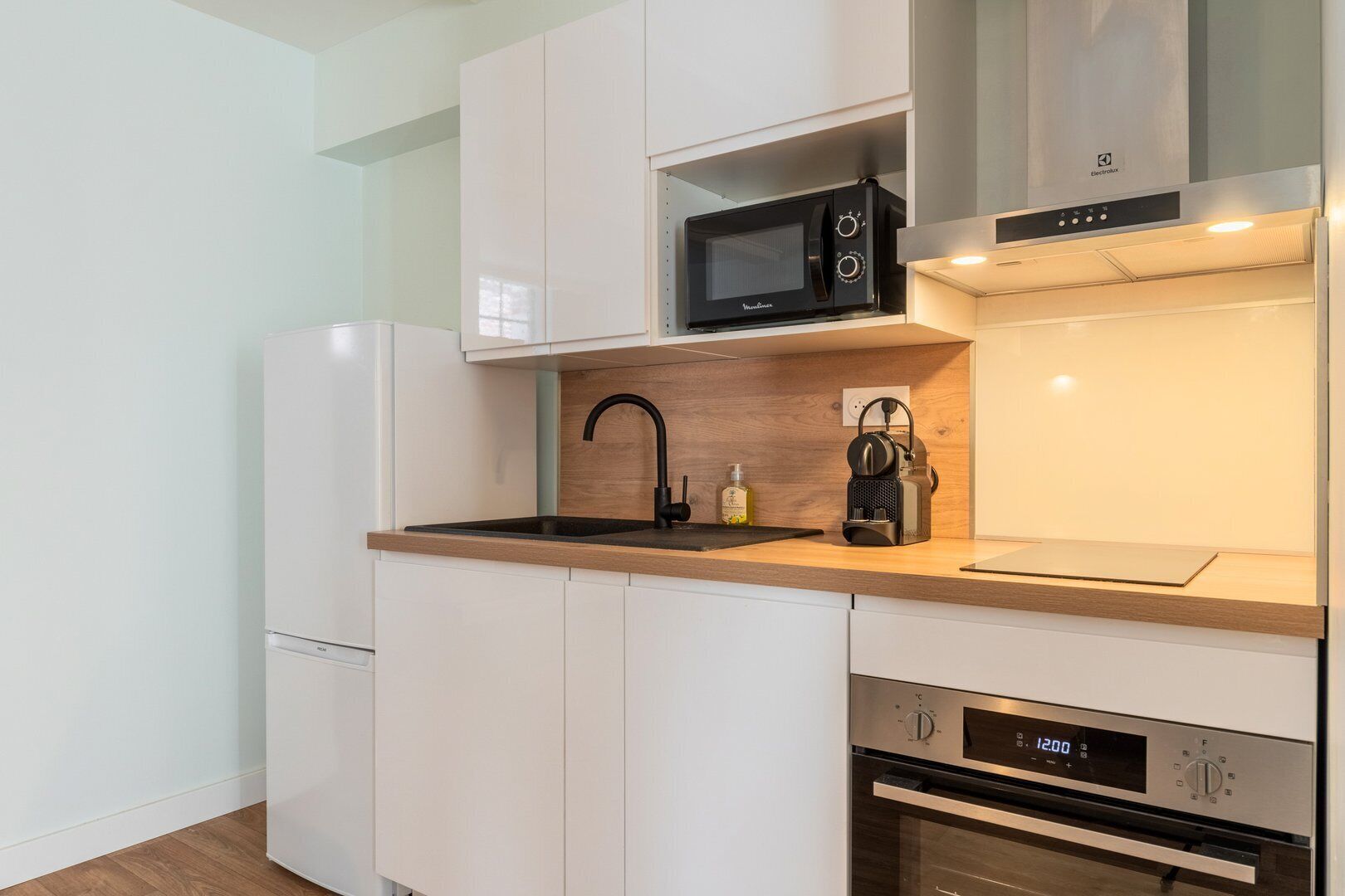 Refrigerador, microondas, horno y lavavajillas 