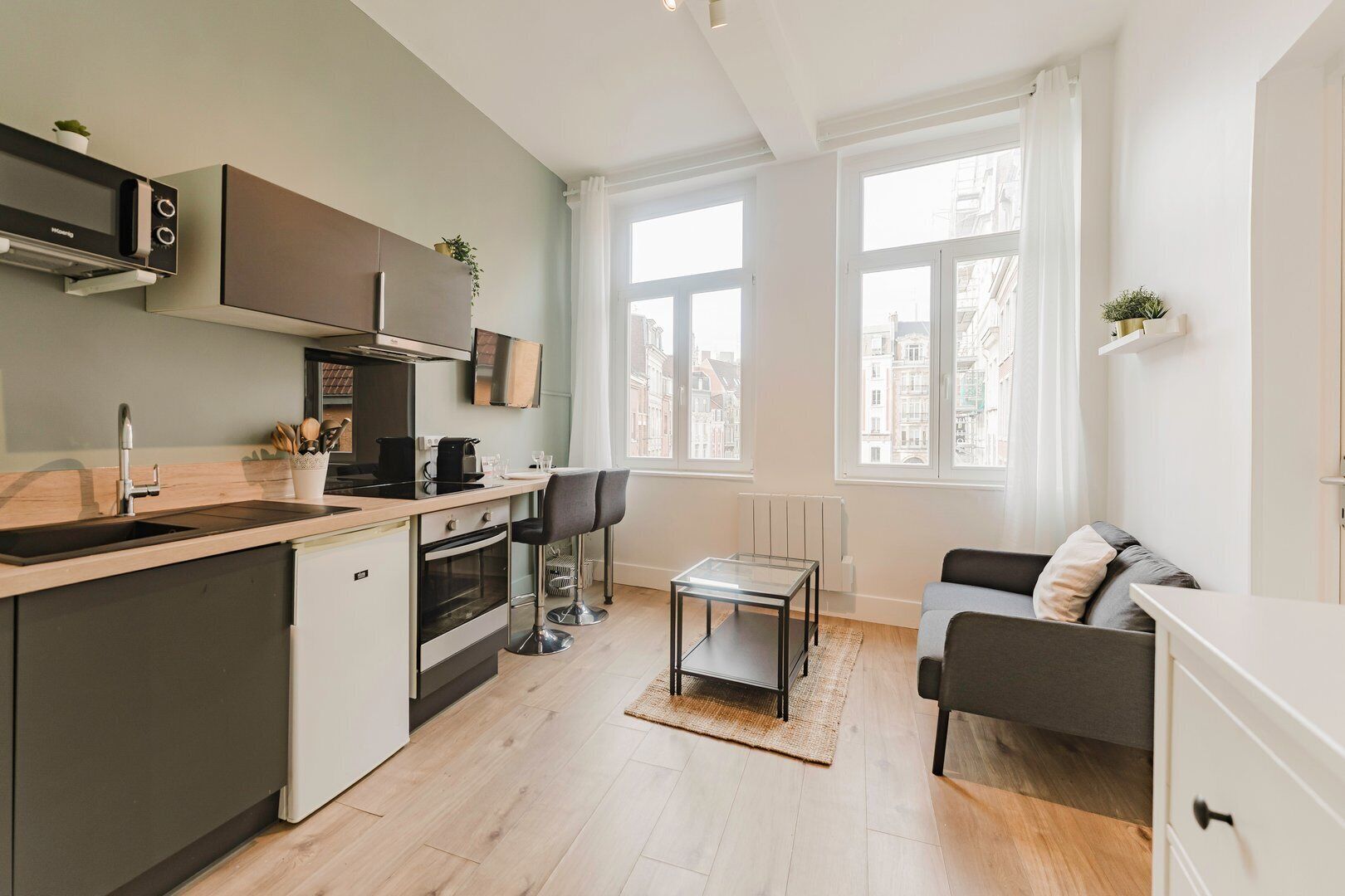 Réfrigérateur, micro-ondes, four, cafetière/bouilloire