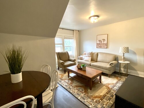Cozy Apartment on Quiet St Near Casino, Stadiums and Downtown. Pet Friendly!