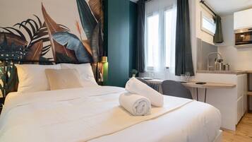 Bureau, accès Internet, draps fournis