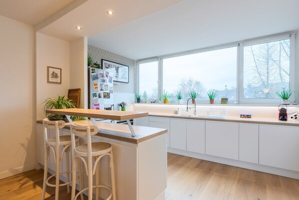 Réfrigérateur, micro-ondes, four, lave-vaisselle