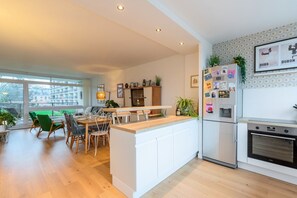 Réfrigérateur, micro-ondes, four, lave-vaisselle