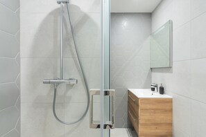 Bruser, hårtørrer, håndklæder