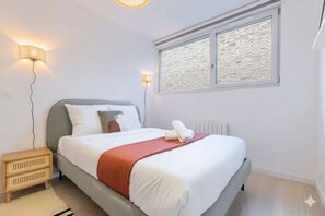 1 bedroom, desk, iron/ironing board, Internet - Renovated 1 bedroom apartment (Lille)