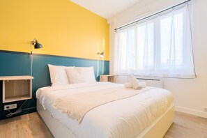 1 chambre, bureau, fer et planche à repasser, accès Internet