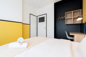 1 bedroom, desk, iron/ironing board, internet