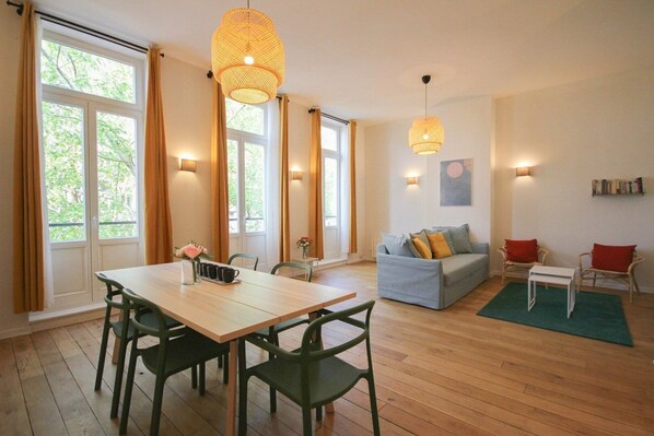 Interior - 2-bedroom flat + private car park. (Lille)
