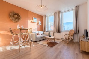 TV - Hypercentre - private parking, metro + train 100m (Tourcoing)