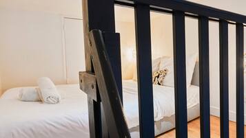 3 bedrooms, desk, iron/ironing board, Internet