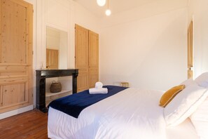 1 chambre, bureau, fer et planche à repasser, Wi-Fi