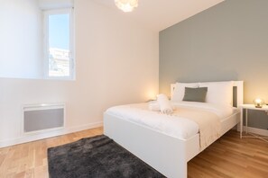 4 bedrooms, desk, Internet, bed sheets - Lille center - 4 bedroom duplex apartment! (Lille)