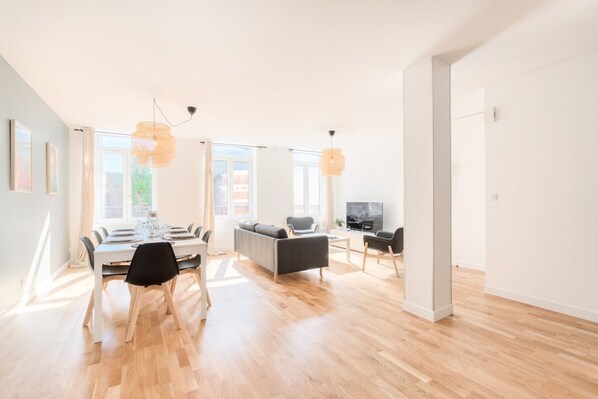 TV - Lille center - 4 bedroom duplex apartment! (Lille)