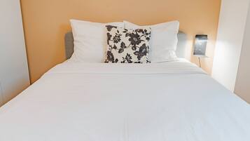 2 bedrooms, internet, bed sheets