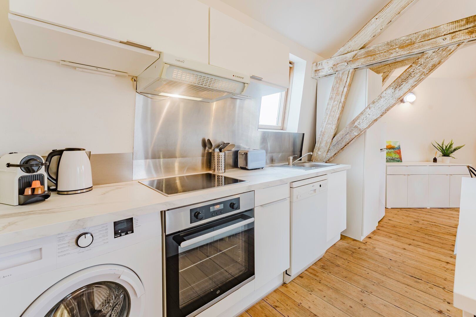 Frigorifero, microonde, forno, lavastoviglie