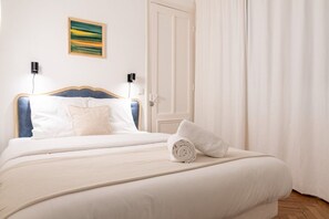 2 bedrooms, desk, iron/ironing board, internet