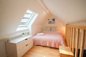 1 bedroom, desk, iron/ironing board, internet
