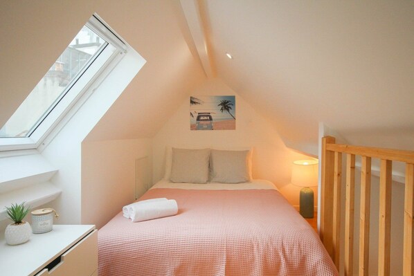 1 sovrum, skrivbord, strykjärn/strykbräda och internet