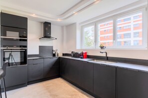 Réfrigérateur, micro-ondes, four, lave-vaisselle