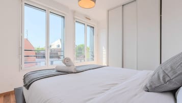 1 slaapkamer, een strijkplank/strijkijzer, internet, beddengoed