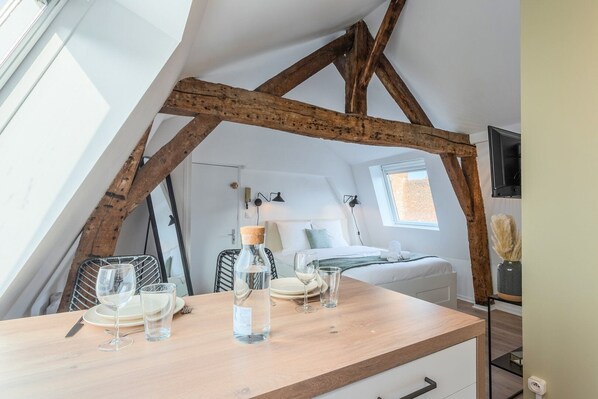 Iron/ironing board, Internet, bed sheets - Old Lille - Equipped and bright studio ! (Lille)