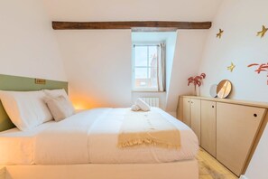 1 bedroom, desk, iron/ironing board, Internet - Charming bright flat in Vieux Lille. (Lille)