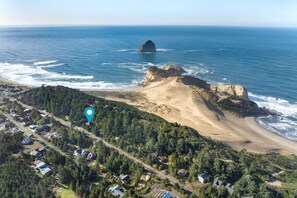 Beach nearby - Long Board Loft - Pacific City (Pacific City)