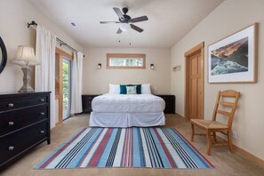 2 bedrooms, desk, iron/ironing board, free WiFi - Long Board Loft - Pacific City (Pacific City)