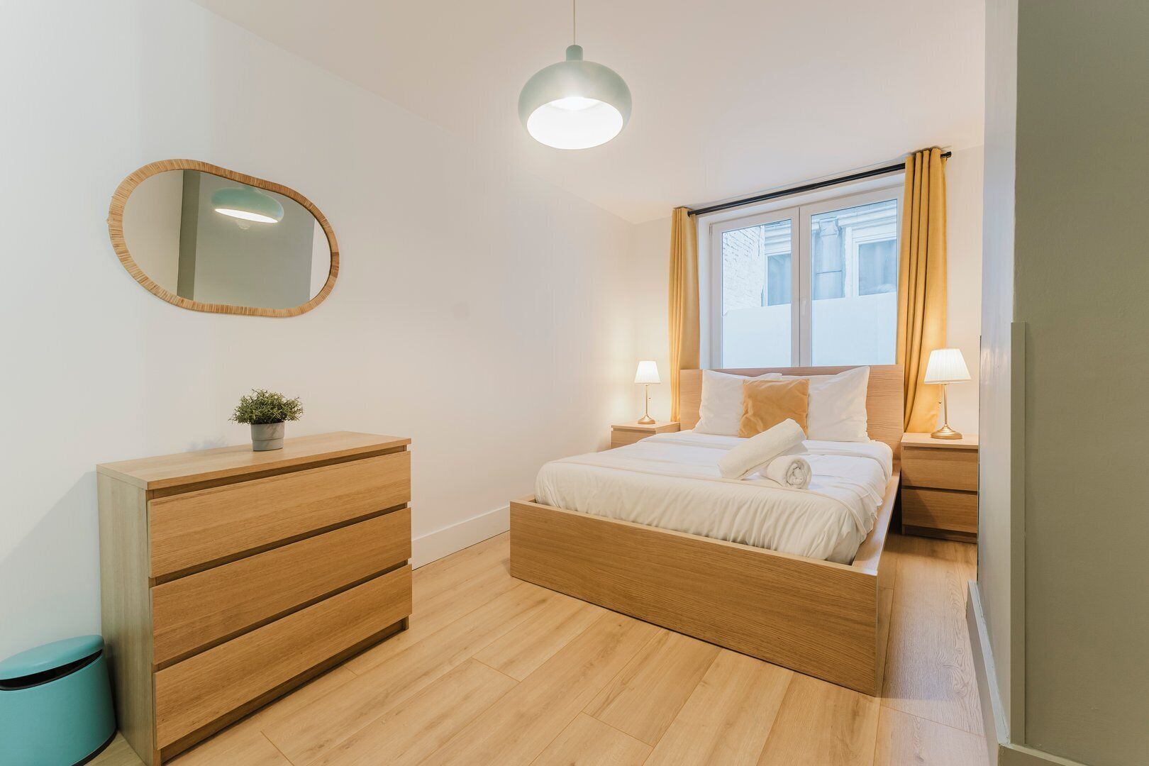 2 soverom, skrivebord, internettilgang og sengetøy