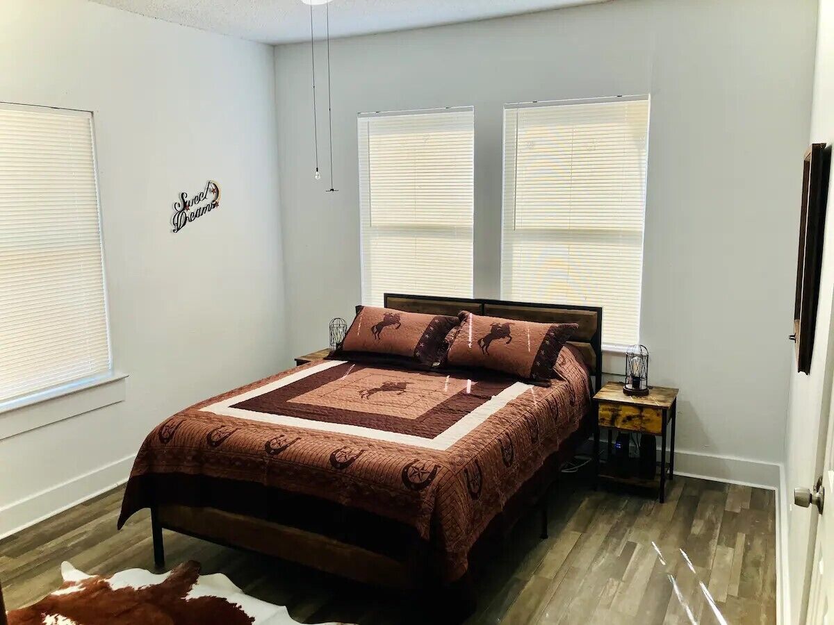 2 makuuhuonetta, silitysrauta/-lauta, ilmainen Wi-Fi, vuodevaatteet