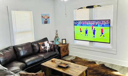 Stockyards Getaway: Western Charm Near World Cup