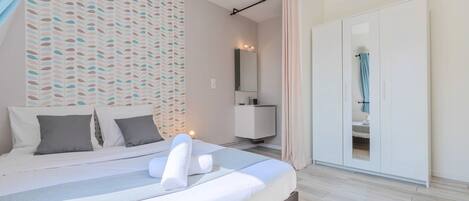 4 dormitorios, tabla de planchar con plancha, Internet y ropa de cama