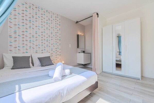 4 chambres, fer et planche �à repasser, accès Internet, draps fournis